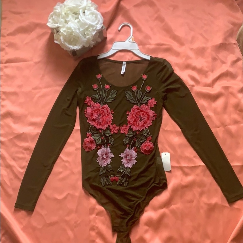 Rose embroidery bodysuit shirt (new)